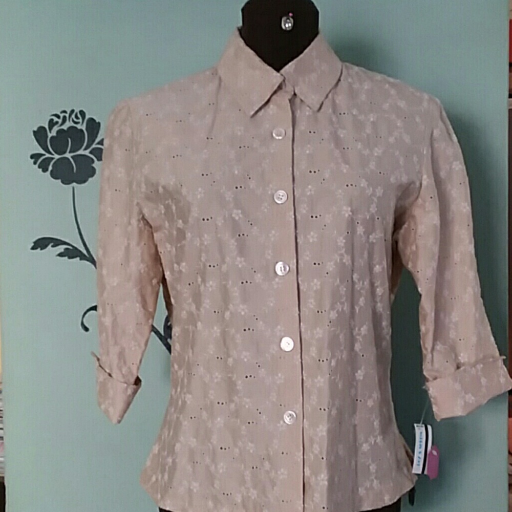🆓Embroidered Bahamam Cream Shirt/Blouse.